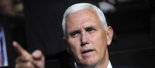 Cele|bitchy | Mike Pence was booed at 'Hamilton' & Donald Trump ... - celebitchy.com