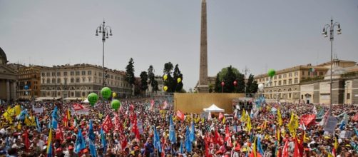 Manifestazione della Cgil a Roma, migliaia le persone in piazza