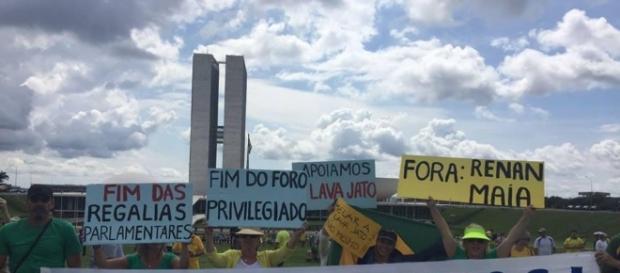 A pessoa honesta é respeitada por todos e digna de confiança A pessoa honesta é respeitada por todos e digna de confiança