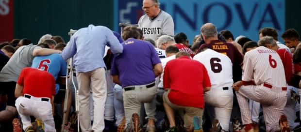 Annual US Congress baseball game brings unity after shooting of Rep. Steve Scalise the day before. / from 'AOL' - aol.com Annual US Congress baseball game brings unity after shooting of Rep. Steve Scalise the day before. / from 'AOL' - aol.com