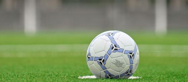 Balón blanco en Punto de Penal Balón blanco en Punto de Penal