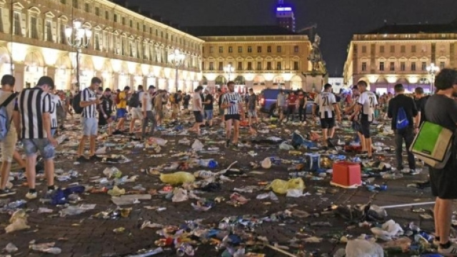 Il disastro dopo il panico per il falso allarme bomba