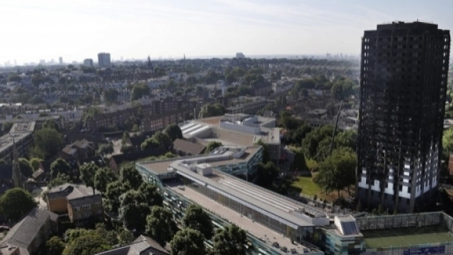 Londra, il grattacielo carbonizzato dall'incendio - ilmessaggero.it