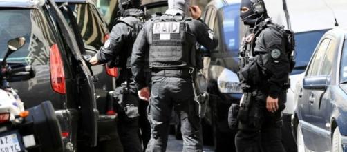 Attentat déjoué : les deux suspects arrêtés à Marseille présentés ... - liberation.fr