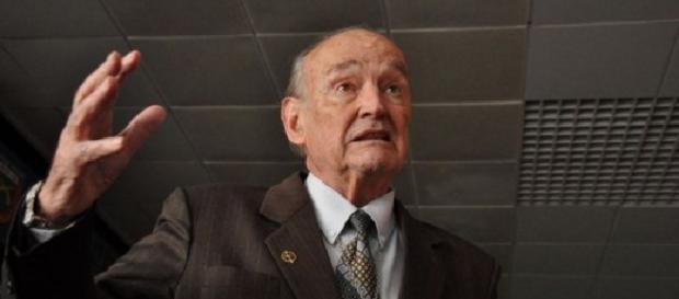 Depois de se "aposentar", o jesuíta espanhol está enclausurado numa residência para padres idosos e com problemas de saúde na capital mineira Depois de se "aposentar", o jesuíta espanhol está enclausurado numa residência para padres idosos e com problemas de saúde na capital mineira