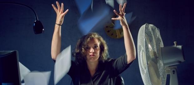 Uma das coisas que as mulheres menos entendem é o porquê de ficar cuspindo enquanto os homens jogam futebol Uma das coisas que as mulheres menos entendem é o porquê de ficar cuspindo enquanto os homens jogam futebol