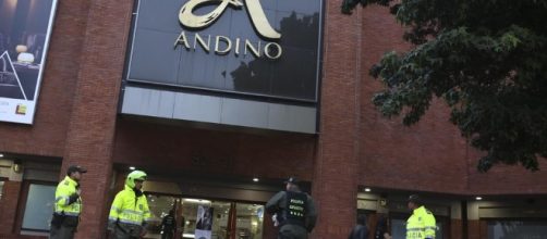Bogotà, bomba nel bagno del centro commerciale: 3 donne morte