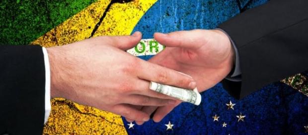 Jeitinho brasileiro contradiz indignação popular contra a corrupção Jeitinho brasileiro contradiz indignação popular contra a corrupção