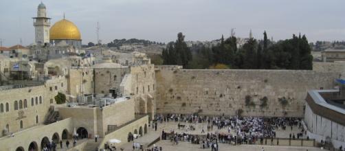 Source: Flickr | "Jerusalem, Western Wall" by Chris Yunker (filed under Creative Commons)