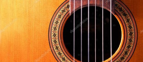 Dettaglio della chitarra spagnola — Foto Stock © carloscastilla ... - depositphotos.com