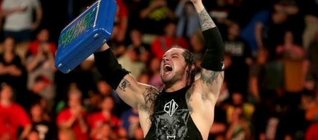 Baron Corbin puede canjear su maletín por una lucha titular en el plazo de 1 año. WWE.com. Baron Corbin puede canjear su maletín por una lucha titular en el plazo de 1 año. WWE.com.