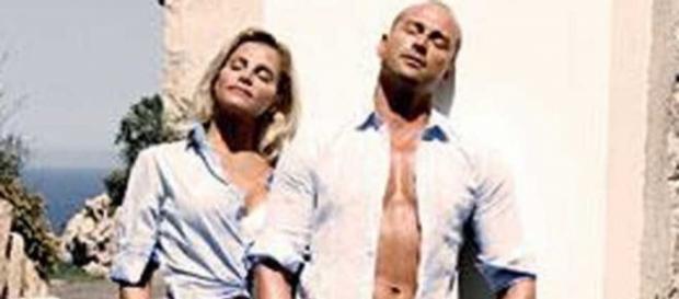 Simona Ventura e Bettarini di nuovo insieme sull'Isola dei Famosi - leggo.it Simona Ventura e Bettarini di nuovo insieme sull'Isola dei Famosi - leggo.it