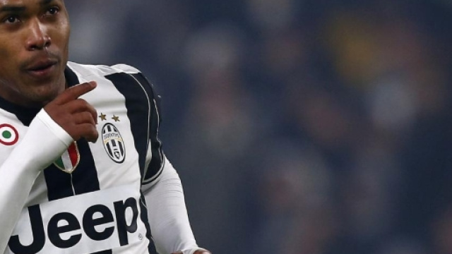 Alex Sandro, probabile partenza da Torino