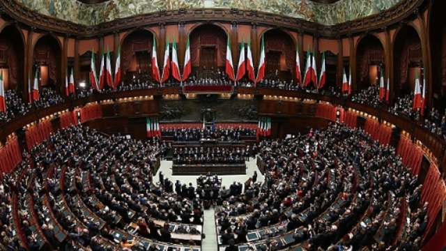 Camera dei deputati: vietato fotografare i fannulloni - elle.it