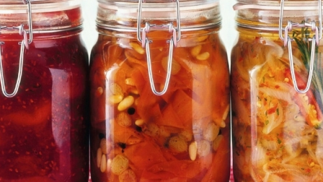 Conserve fatte in casa: due studenti a Perugia ricoverati in gravissime condizioni a causa di cibi contaminati dal botulino.