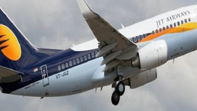 Donna partorisce a bordo di un aereo Jet Airways, il figlio volerà gratis a vita