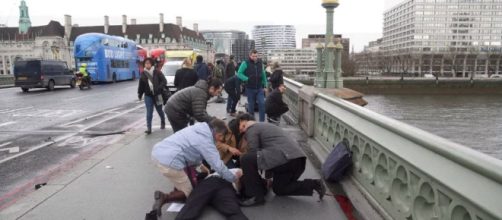 Attentato Londra, suv su folla davanti al Parlamento. "Ucciso ... - ilfattoquotidiano.it