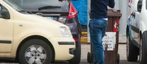Bari: parcheggiatore abusivo picchia automobilista.