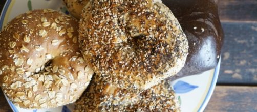 Best NYC Bagels (and the Birthday Cake Bagel to Avoid!) - souvenirfinder.com