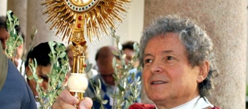 Don Adriano Gennari, sacerdote famoso per le presunte guarigioni miracolose