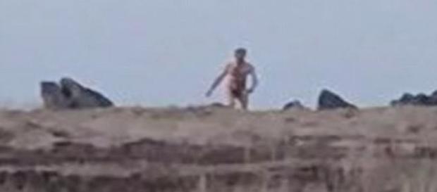 Homem nu fotografado em montanhas no País de Gales (Nick Pentecost) Homem nu fotografado em montanhas no País de Gales (Nick Pentecost)