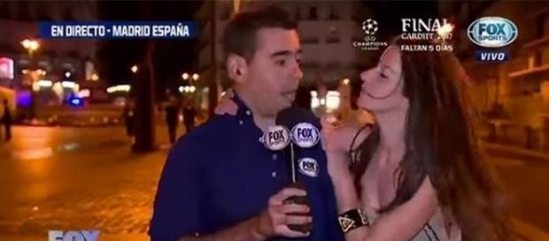 Mujer roba beso a periodista de Fox Mujer roba beso a periodista de Fox
