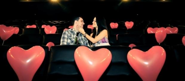 Que tal assistir um filme romântico? ( Foto: Reprodução) Que tal assistir um filme romântico? ( Foto: Reprodução)