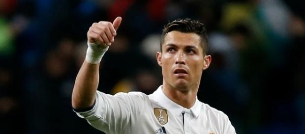 Ronaldo dribble 3 fois moins qu'avant - Football - Sports.fr - sports.fr Ronaldo dribble 3 fois moins qu'avant - Football - Sports.fr - sports.fr
