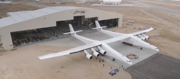 Stratolaunch carrier aircraft rolled out / Photo screencap from Aviation Analysis Wing via Youtube Stratolaunch carrier aircraft rolled out / Photo screencap from Aviation Analysis Wing via Youtube