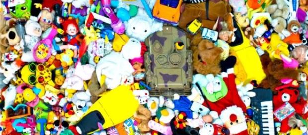 Za dużo zabawek wprowadza chaos do otoczenia dziecka. Za dużo zabawek wprowadza chaos do otoczenia dziecka.