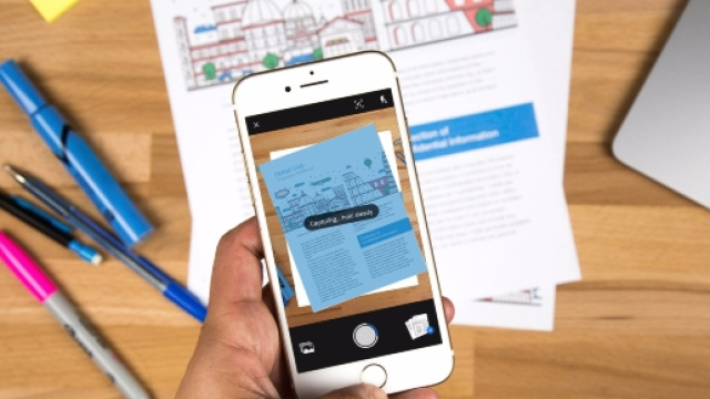Adobe ha lanciato un'app free per rendere il tuo iPhone uno scanner