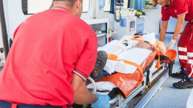 Calabria, giovane precipita dal quinto piano di un palazzo. (foto di repertorio)