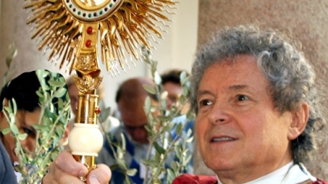 Don Adriano Gennari, sacerdote famoso per le presunte guarigioni miracolose