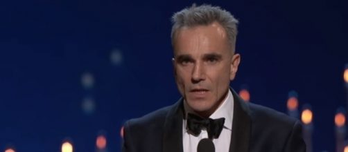 Daniel Day-Lewis winning Best Actor for "Lincoln" - Oscars via YouTube (https://www.youtube.com/watch?v=yKh_XFJ9TWc)