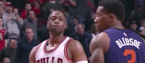 Dwyane Wade is leaning towards staying with the Chicago Bulls. [Image via NBA/YouTube]