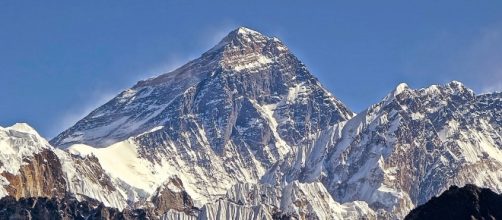 Se cumplen 25 años de la primera ascensión al Everest del Grupo ... - onemagazine.es