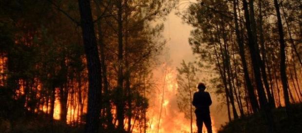 Há momentos de impotência perante o inferno. Há momentos de impotência perante o inferno.