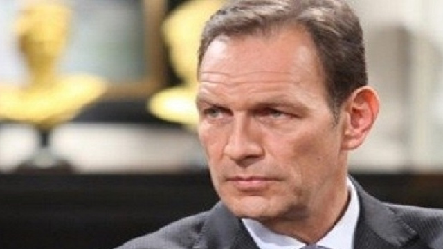 Un posto al sole: Roberto Ferri morirà per mano del suo rivale in amore Matteo Serra?