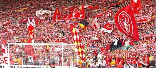 I tifosi del Liverpool ad Anfield Road, la loro 'You'll never walk alone' è il coro più bello secondo France Football