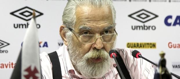 Eurico Miranda garantiu que vai trazer mais algum zagueiro para o elenco Eurico Miranda garantiu que vai trazer mais algum zagueiro para o elenco