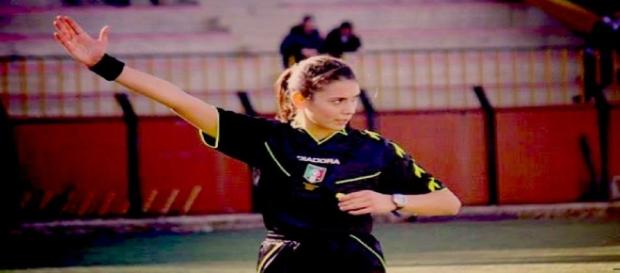 Las mujeres árbitro también son castigadas por la FIFA. Las mujeres árbitro también son castigadas por la FIFA.