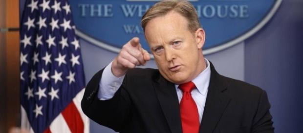 Sean Spicer does a terrible Melissa McCarthy impression – Poynter - poynter.org Sean Spicer does a terrible Melissa McCarthy impression – Poynter - poynter.org