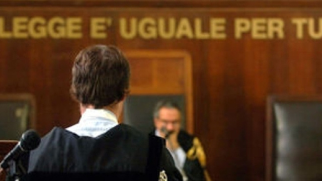 Compie atti osceni in presenza di minorenni: moldavo assolto dalla Cassazione - usurabancaria.com