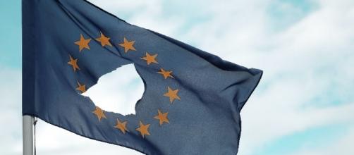 A new EU poll showed a visible divide between the general public and the elite. [Image via NPR/npr.org]