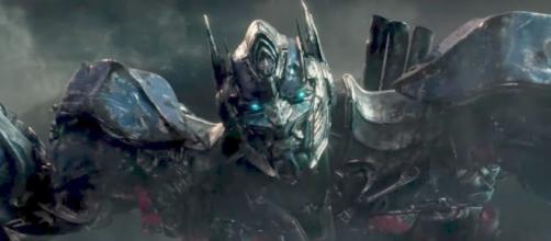 Transformers The Last Knight review: chaos reigns in Michael Bay's ... - digitalspy.com