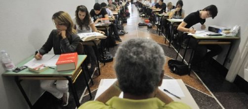 Studenti alle prese con l'esame di maturità