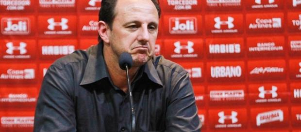 Rogério Ceni não tem desenvolvido bem, segundo especialistas (Foto: Reprodução) Rogério Ceni não tem desenvolvido bem, segundo especialistas (Foto: Reprodução)