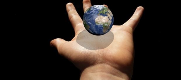 Stephen Hawking believes that colonizing Mars and the moon will save the Earth from extinction Source: Pixabay Stephen Hawking believes that colonizing Mars and the moon will save the Earth from extinction Source: Pixabay
