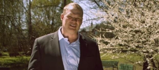 WWE superstar Kane, whose real name is Glenn Jacobs, addresses voters of Knox County – Jacobs for Mayor via YouTube WWE superstar Kane, whose real name is Glenn Jacobs, addresses voters of Knox County – Jacobs for Mayor via YouTube