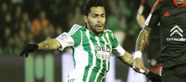 Petros atuando pelo Betis (Foto: Reprodução/Instagram) Petros atuando pelo Betis (Foto: Reprodução/Instagram)